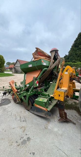 Combine de Semis AMAZONE KG 3001 spécial 300 ch - photo slide 2