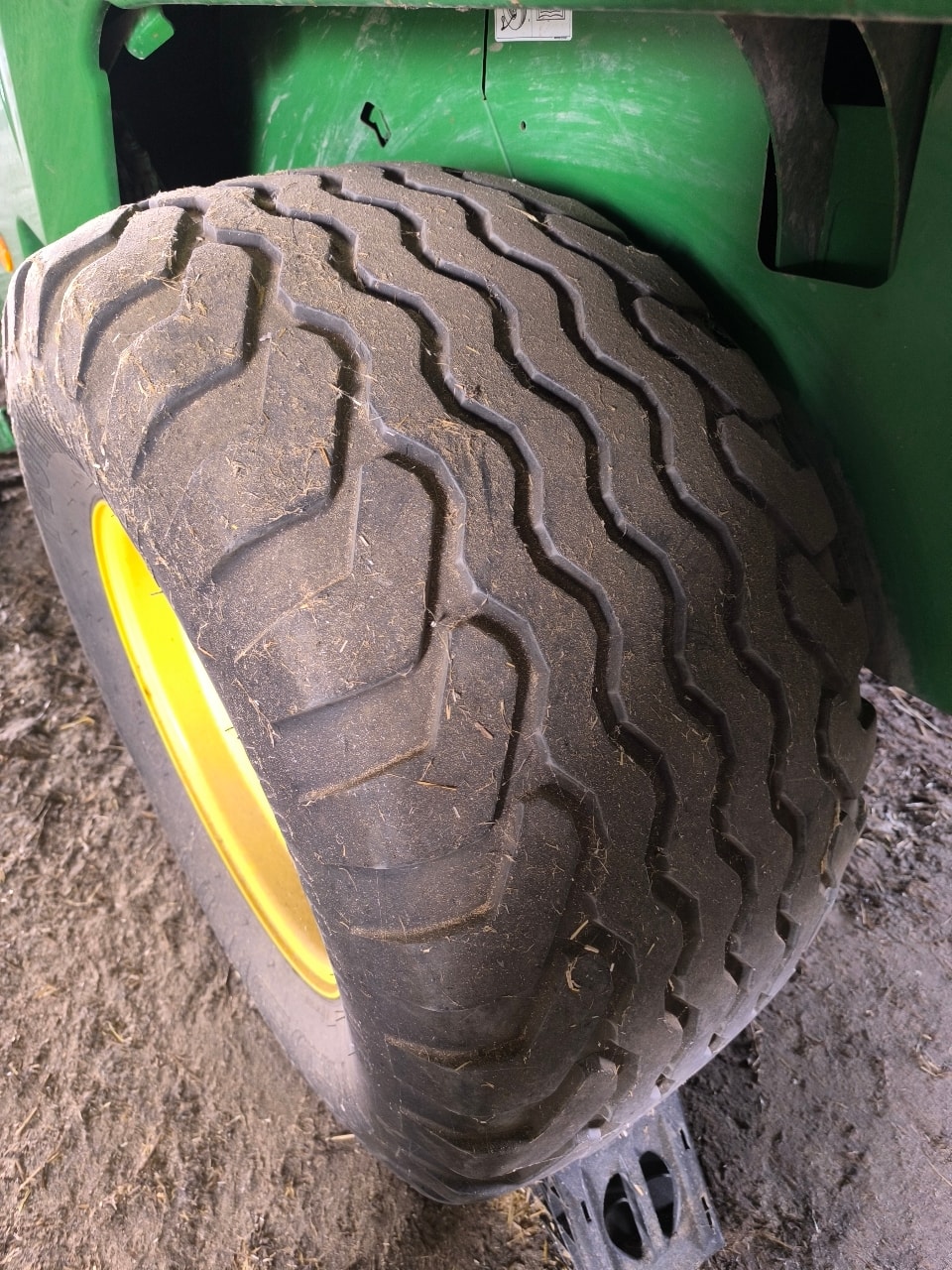 Presse balles rondes JOHN DEERE V461R - photo slide 6