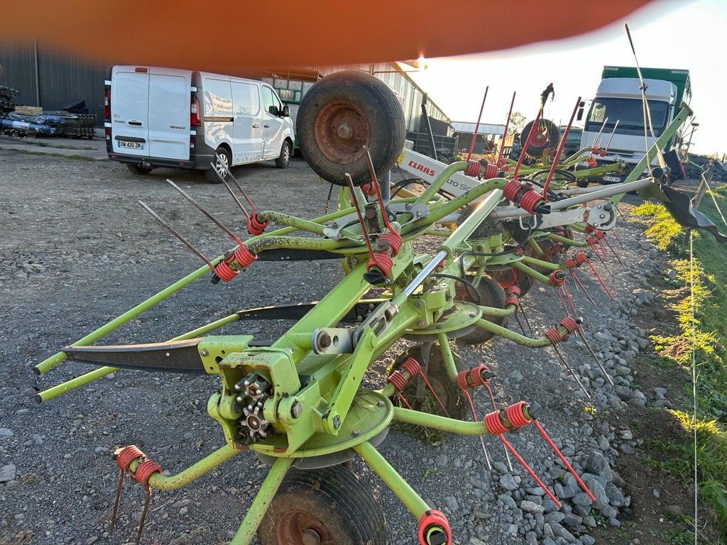 Faneuse CLAAS VOLTO 900 - photo slide 4
