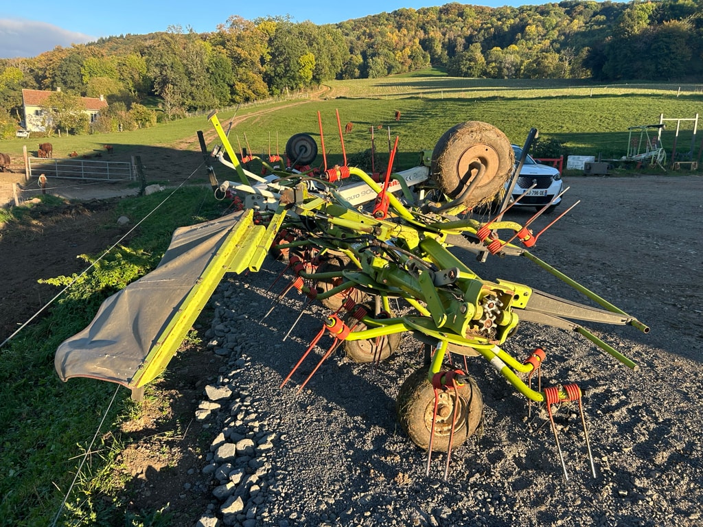 Faneuse CLAAS VOLTO 900 - photo slide 3
