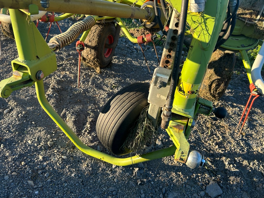 Faneuse CLAAS VOLTO 900 - photo slide 7