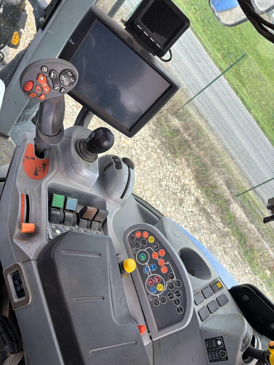 Tracteur NEW HOLLAND T7-175 - photo slide 13