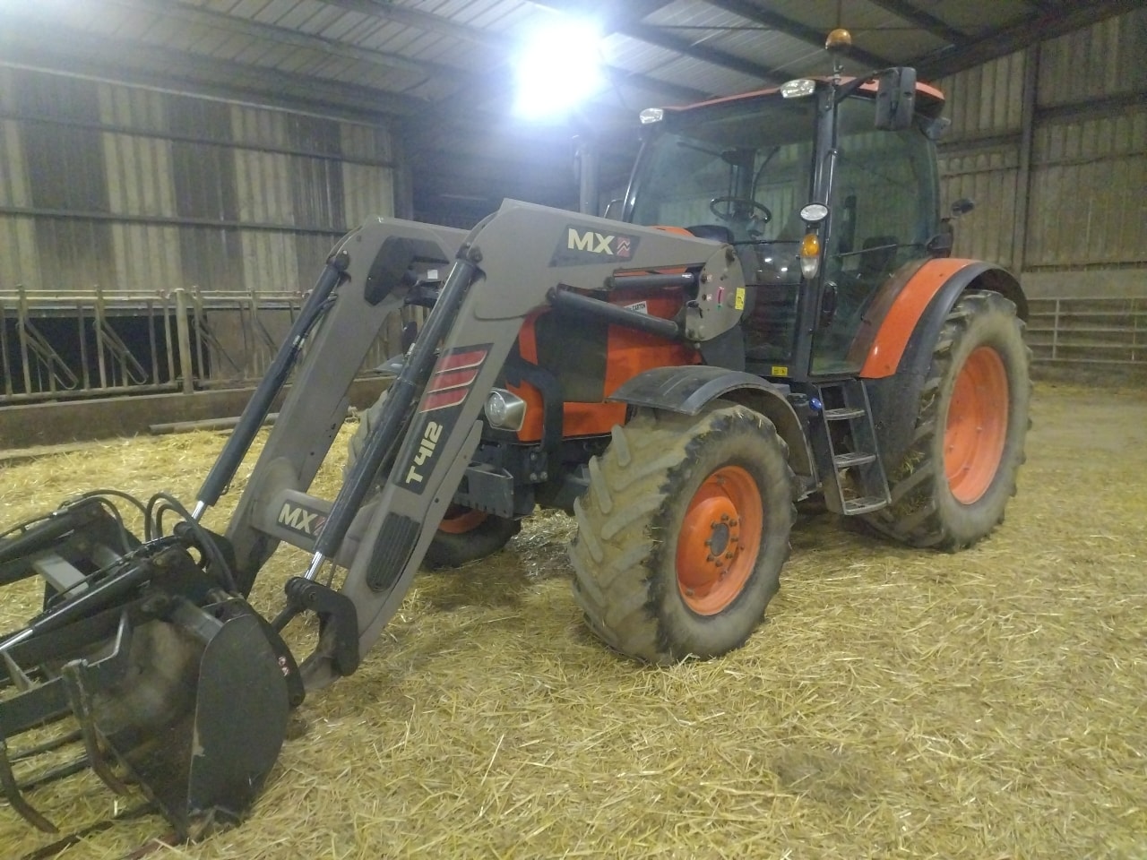 Tracteur chargeur KUBOTA M125 GXS-III - photo slide 6