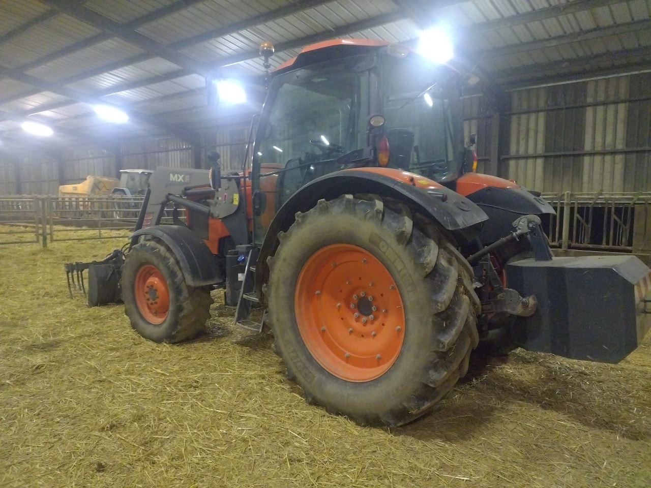 Tracteur chargeur KUBOTA M125 GXS-III - photo slide 8