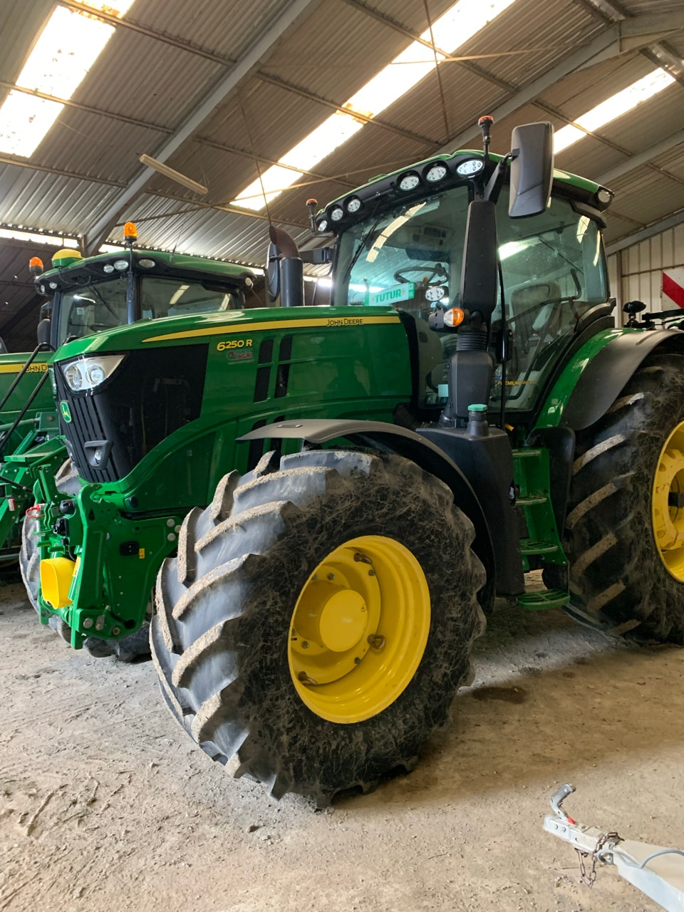 Tracteur JOHN DEERE 6250R - photo slide 1
