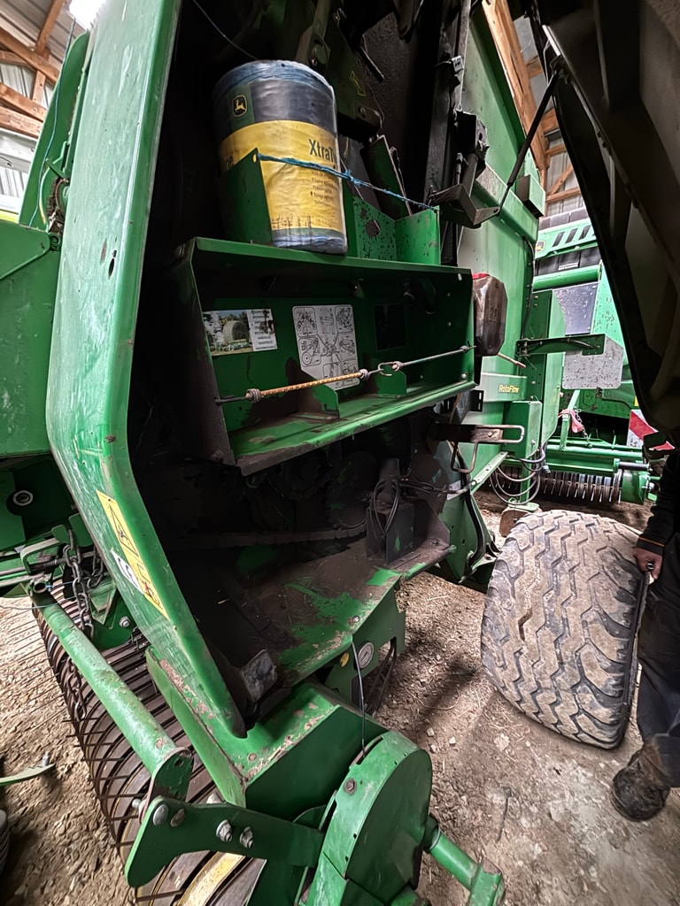 Presse balles rondes JOHN DEERE 864 rotoflow  - photo slide 9
