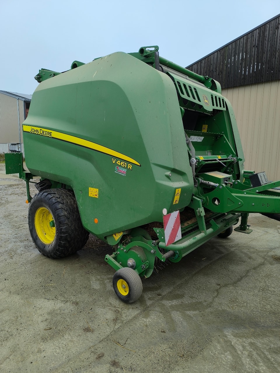 Presse balles rondes JOHN DEERE V461R - photo slide 2