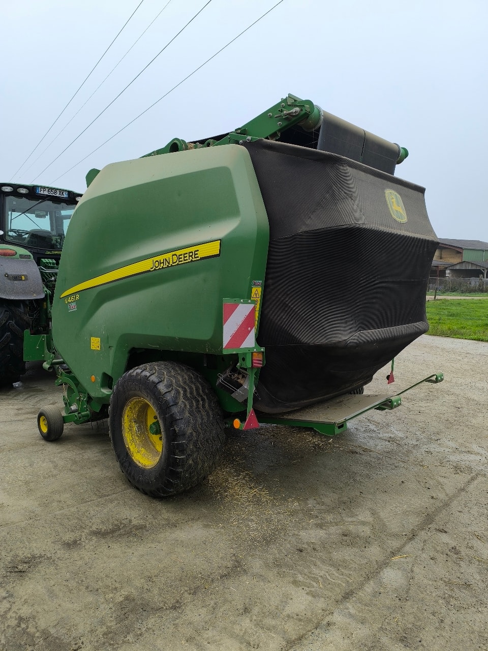 Presse balles rondes JOHN DEERE V461R - photo slide 4