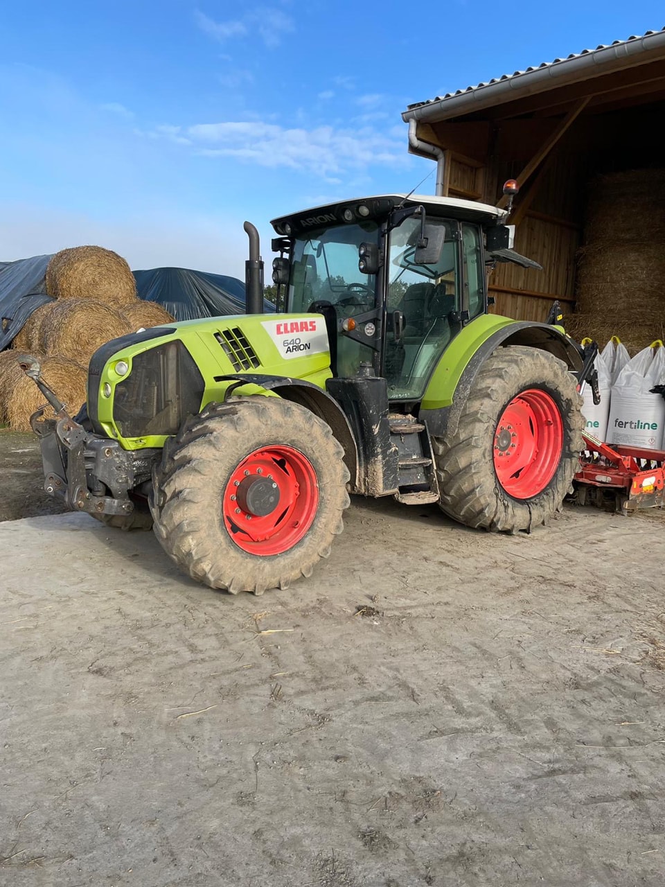Tracteur CLAAS ARION 640 - photo slide 2