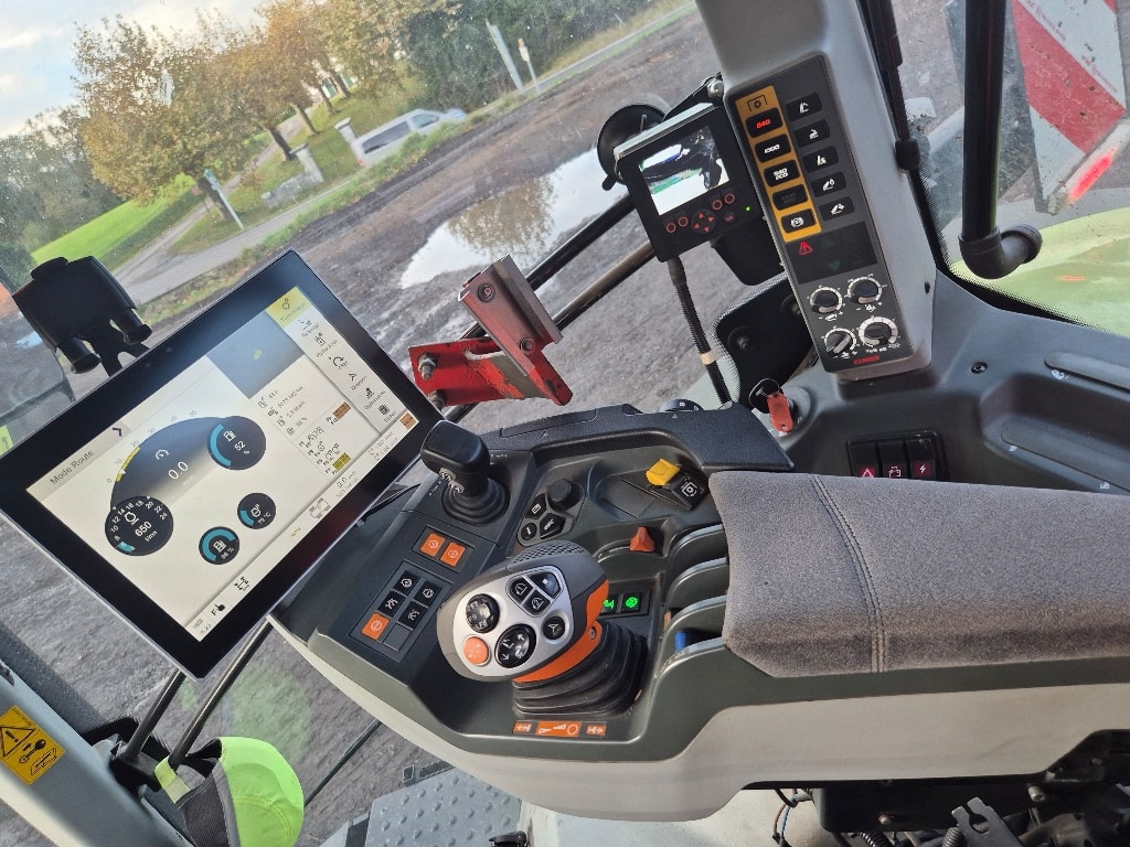 Tracteur CLAAS AXION 830 CMATIC - photo slide 10