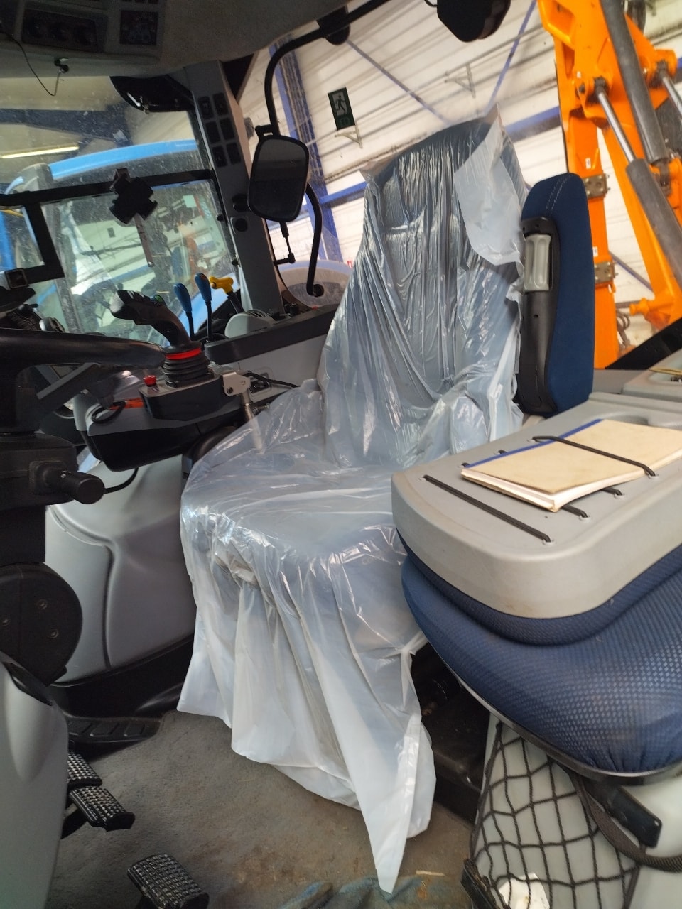 Tracteur NEW HOLLAND T6.145 DCT  - photo slide 5