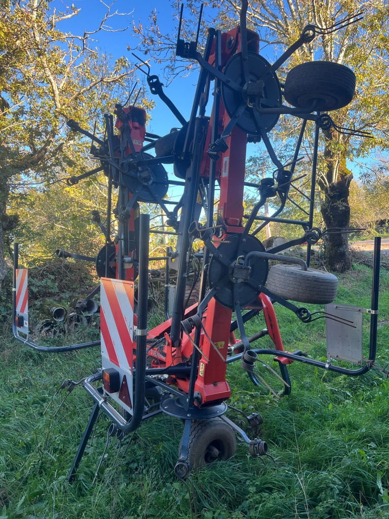 Faneuse KUBOTA TE 8590 - photo slide 3