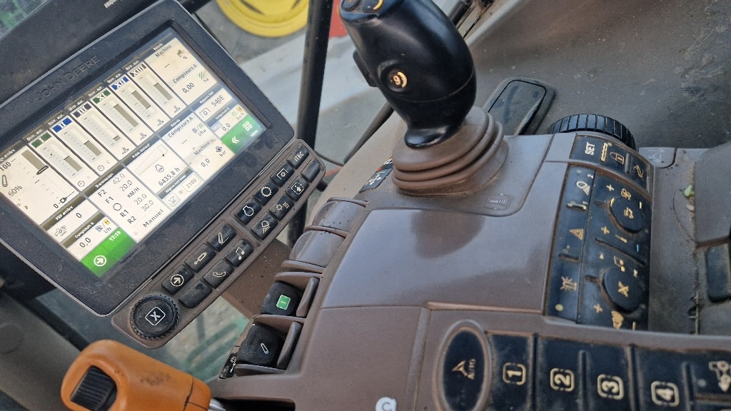 Tracteur JOHN DEERE 6110R - photo slide 2