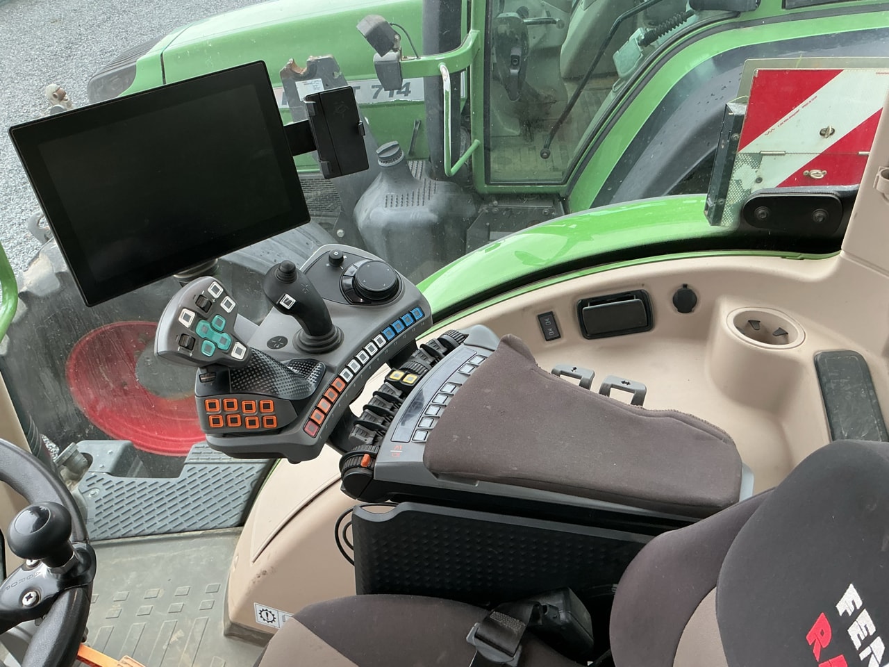 Tracteur FENDT 714 VARIO PROFI - photo slide 10