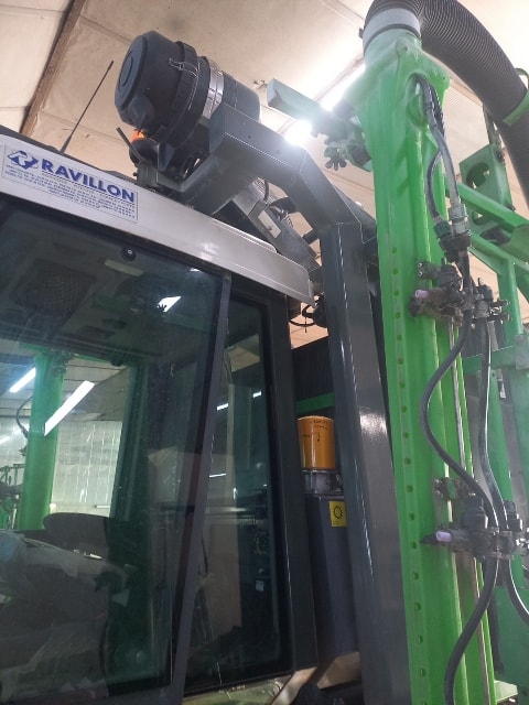 Tracteur enjambeur TECNOMA T140 - photo slide 11