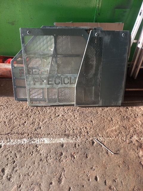 Tracteur enjambeur TECNOMA T140 - photo slide 18