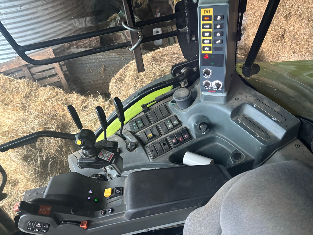 Tracteur CLAAS ARION 510 CIS+ - photo slide 11