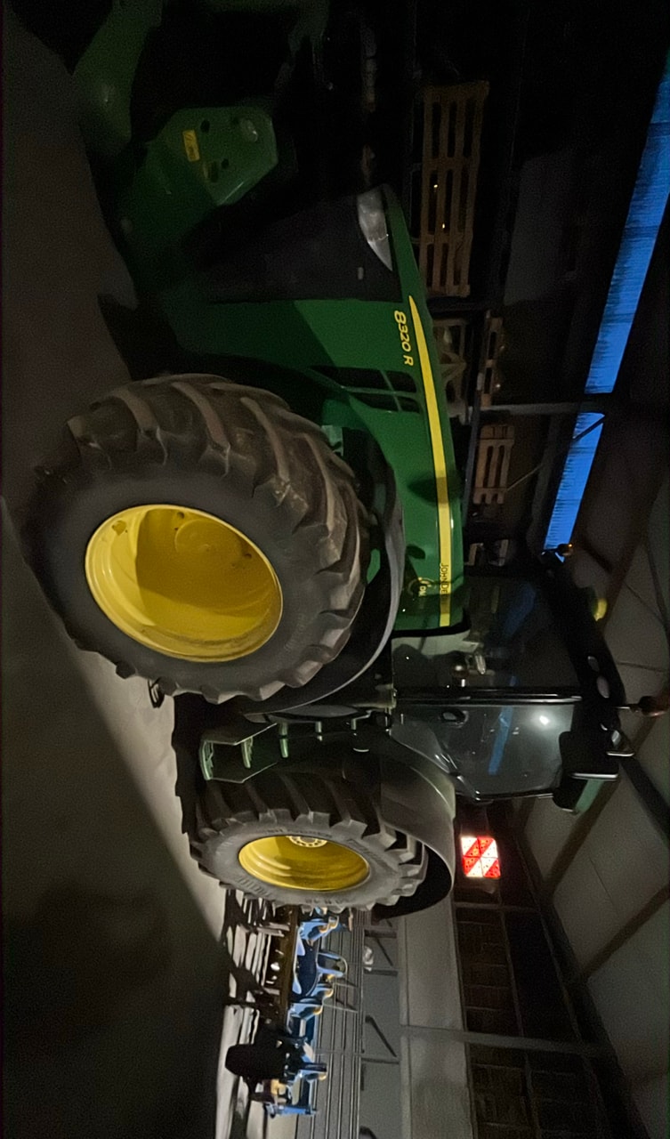 Tracteur JOHN DEERE 8320R - photo slide 2