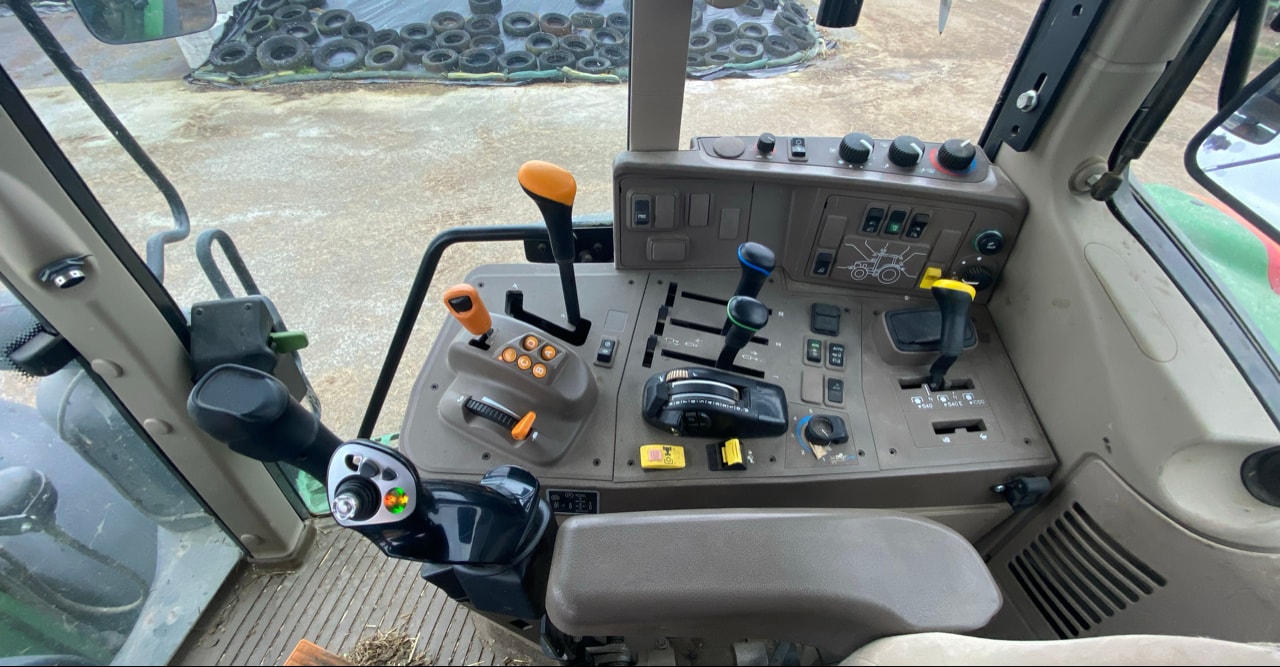 Tracteur chargeur JOHN DEERE 6145M - photo slide 16