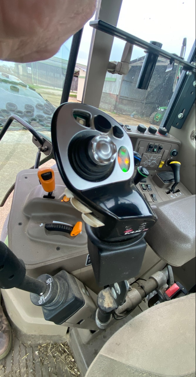 Tracteur chargeur JOHN DEERE 6145M - photo slide 9