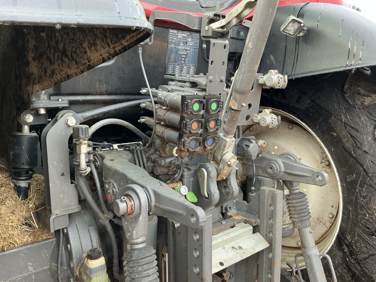 Tracteur chargeur VALTRA N135 - photo slide 13
