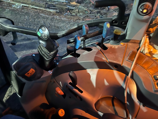 Tracteur NEW HOLLAND T5.100 - photo slide 9