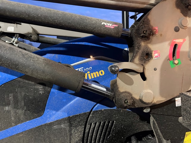 Tracteur NEW HOLLAND T5.100 - photo slide 6