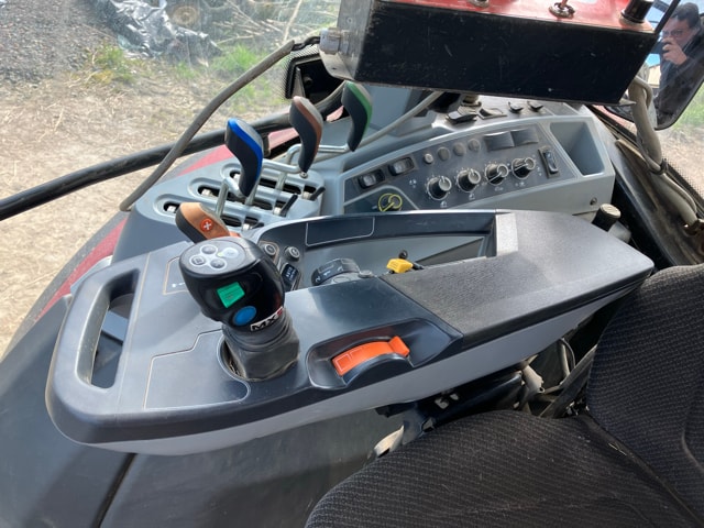 Tracteur chargeur VALTRA G 115 A - photo slide 7