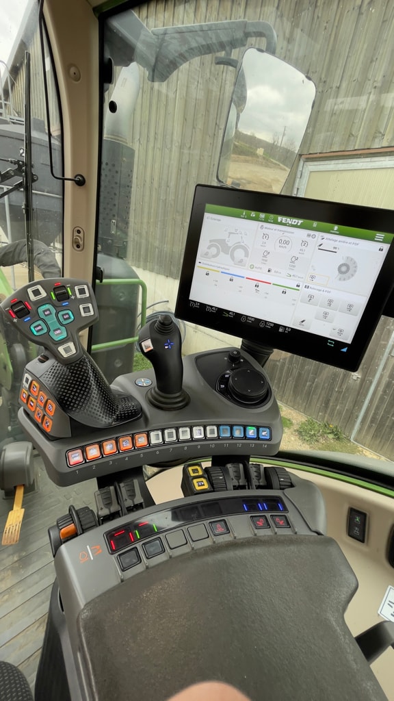 Tracteur chargeur FENDT 314  - photo slide 18
