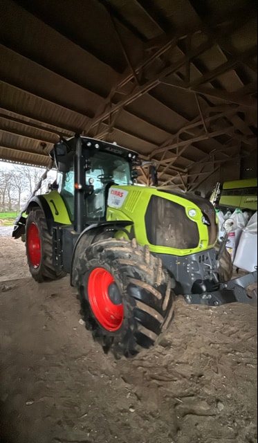Tracteur CLAAS AXION 830 - photo slide 1