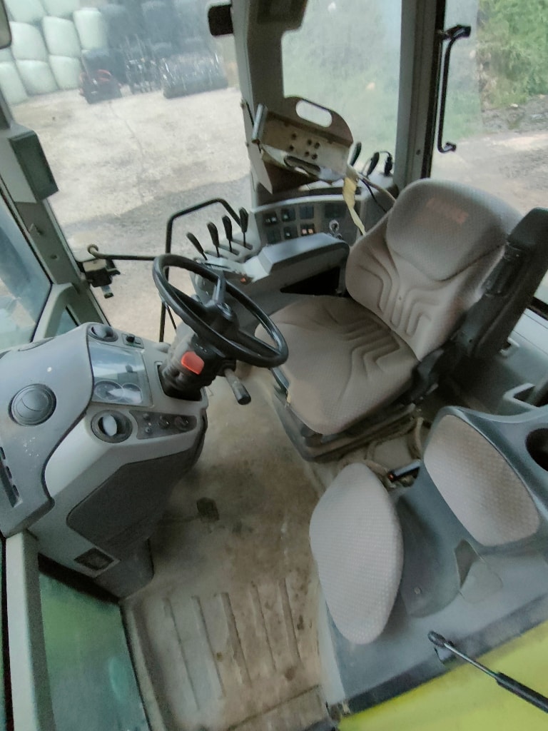Tracteur CLAAS ARION 520 - photo slide 4