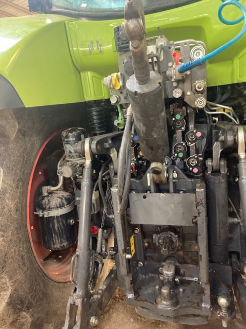 Tracteur CLAAS ARION 630  - photo slide 11
