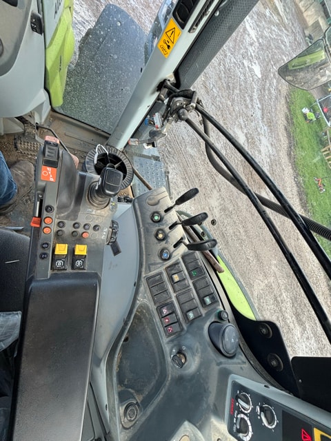Tracteur CLAAS AXION 800 - photo slide 6