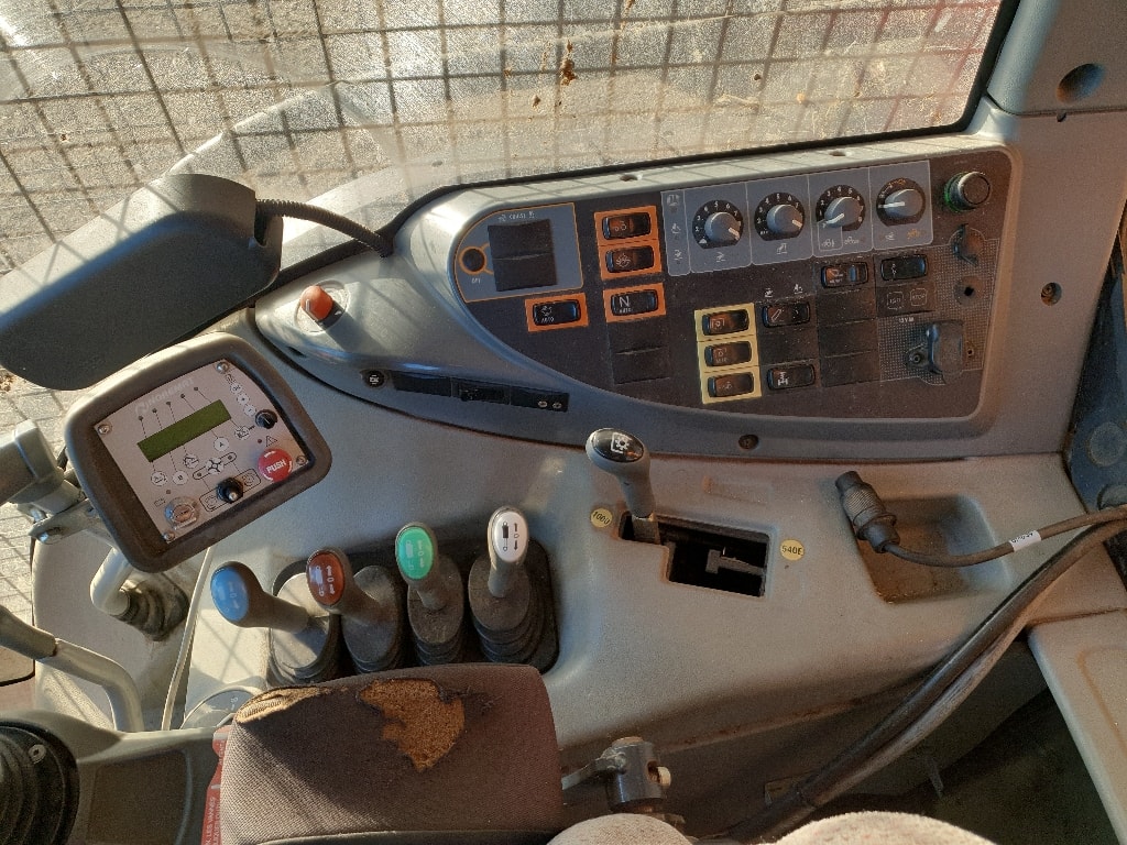 Tracteur VALTRA N123 - photo slide 4