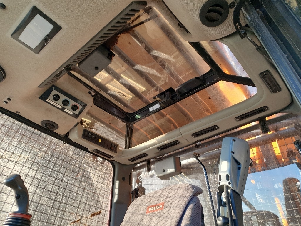 Tracteur VALTRA N123 - photo slide 10