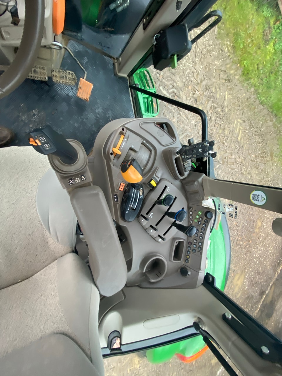 Tracteur chargeur JOHN DEERE 6130M - photo slide 10