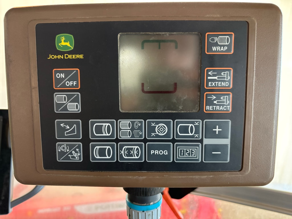 Presse balles rondes JOHN DEERE V461M - photo slide 7