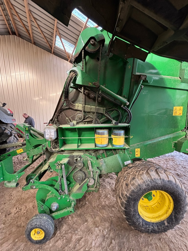 Presse balles rondes JOHN DEERE V461M - photo slide 9