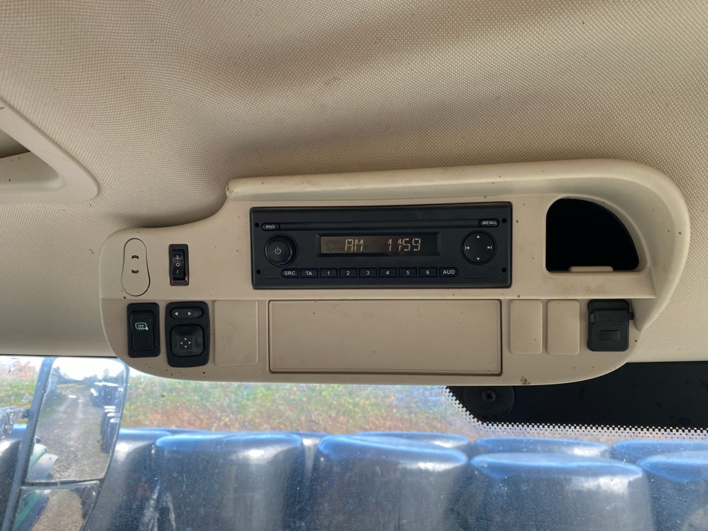 Tracteur chargeur JOHN DEERE 6155R - photo slide 12
