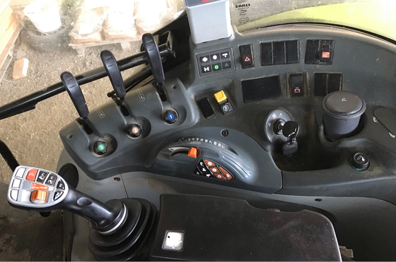 Tracteur chargeur CLAAS ARION 410 TOIT BAS - photo slide 24