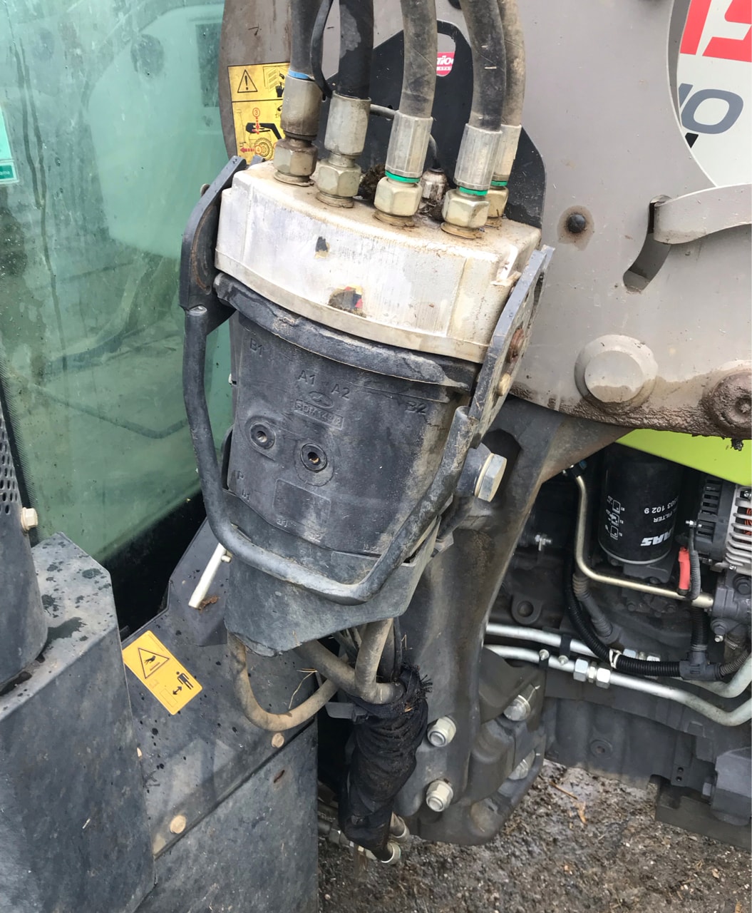 Tracteur chargeur CLAAS ARION 410 TOIT BAS - photo slide 14