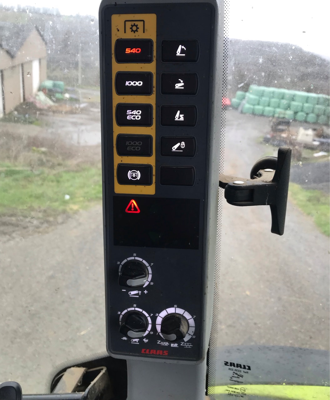 Tracteur chargeur CLAAS ARION 410 TOIT BAS - photo slide 18