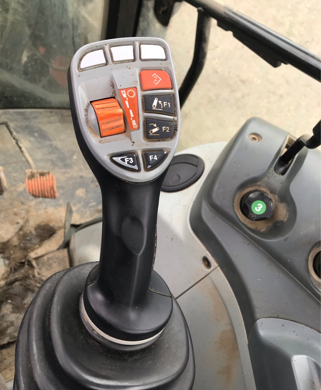 Tracteur chargeur CLAAS ARION 410 TOIT BAS - photo slide 21
