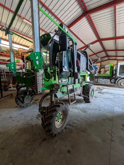 Tracteur enjambeur TECNOMA S120 - photo slide 3