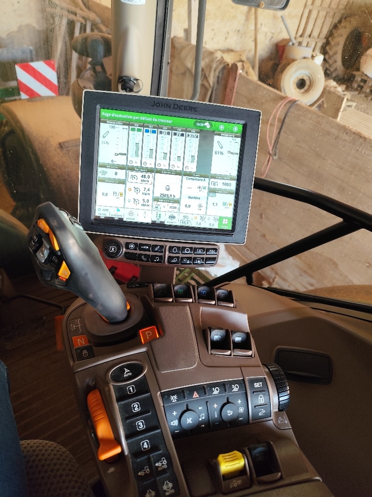 Tracteur JOHN DEERE 6155R - photo slide 12