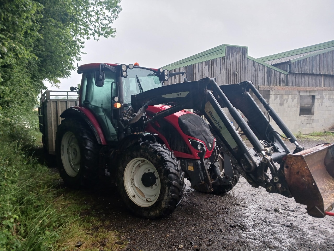 Tracteur chargeur VALTRA A104 MH4 - photo slide 7
