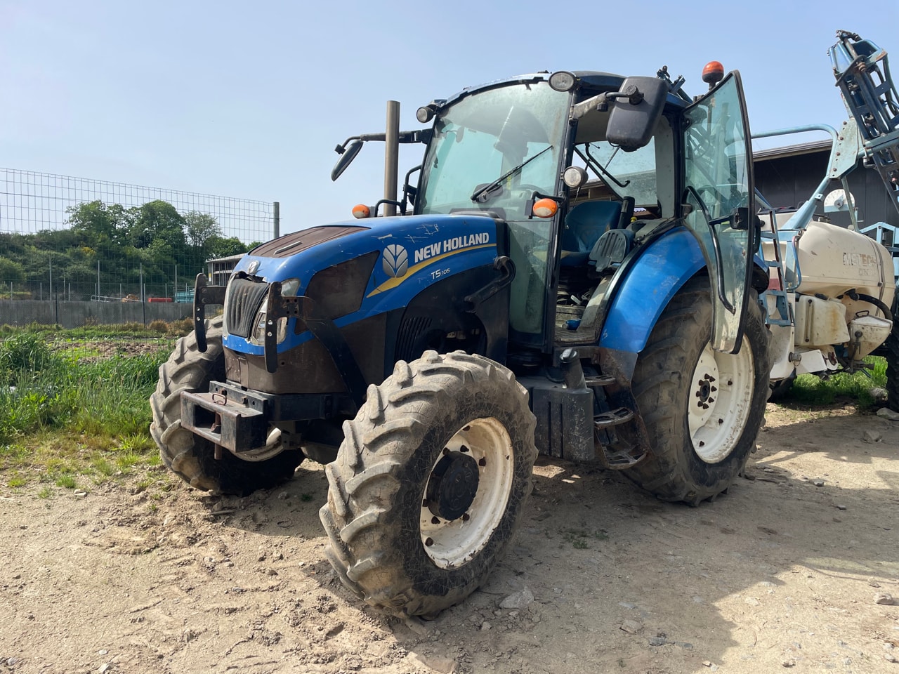 Tracteur NEW HOLLAND T5.105 - photo slide 1