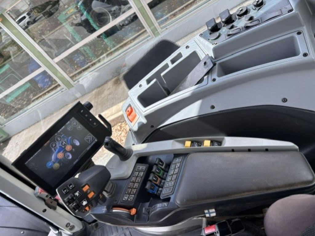 Tracteur VALTRA T 174e D SmartTouch - photo slide 6
