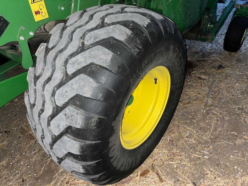Presse balles rondes JOHN DEERE V451M - photo slide 11