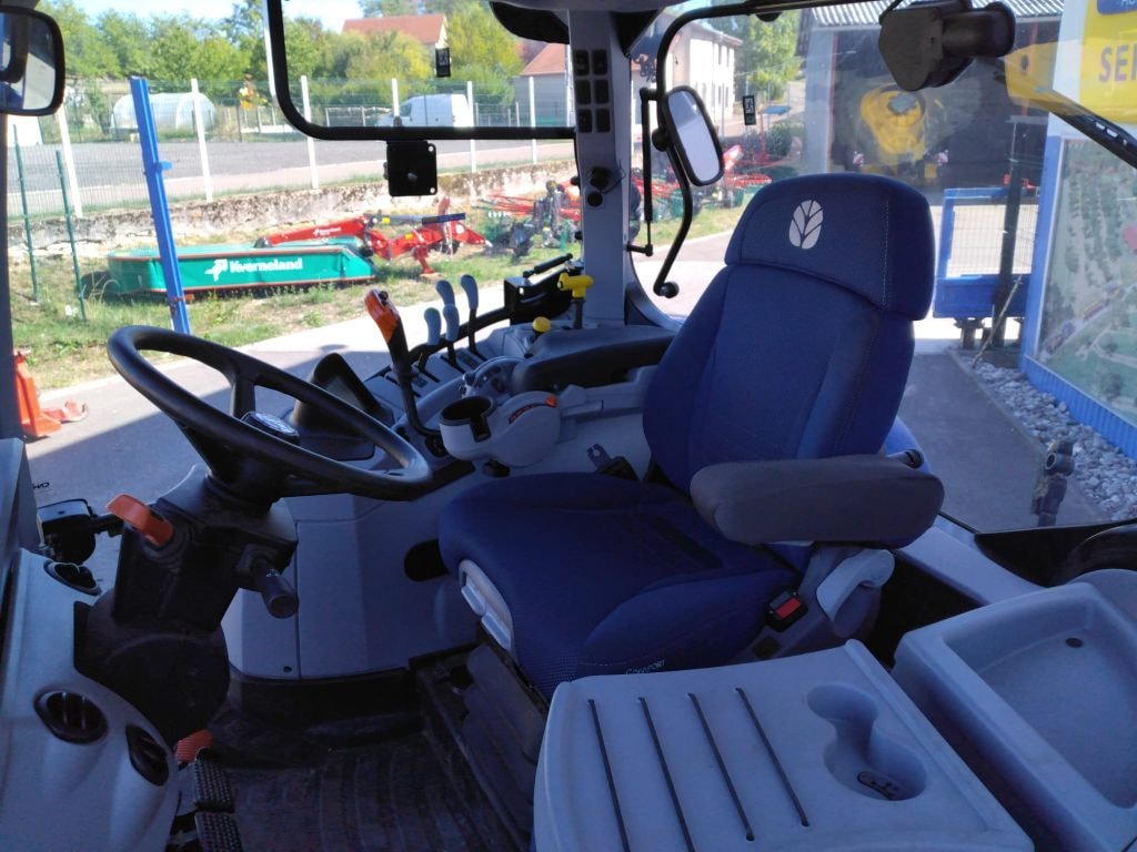 Tracteur NEW HOLLAND T 7.245 - photo slide 17